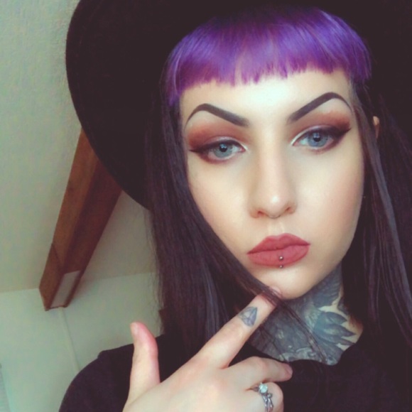 Meet your Posher, Jessica - Picture 1 of 1